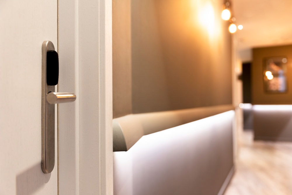pametna brava na vratima hotelske sobe